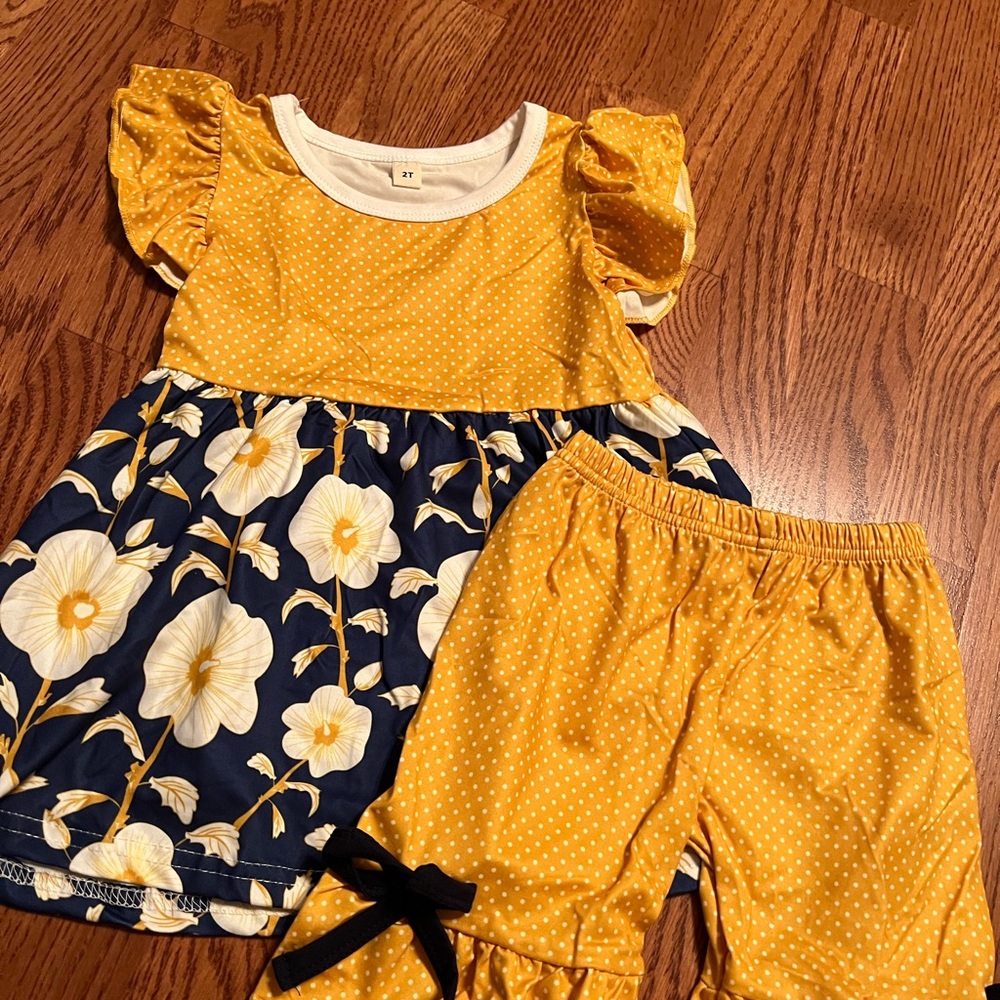 🆕🌼Yellow Spring/Summertime Flower Outfit🌼 - Picture 2 of 4